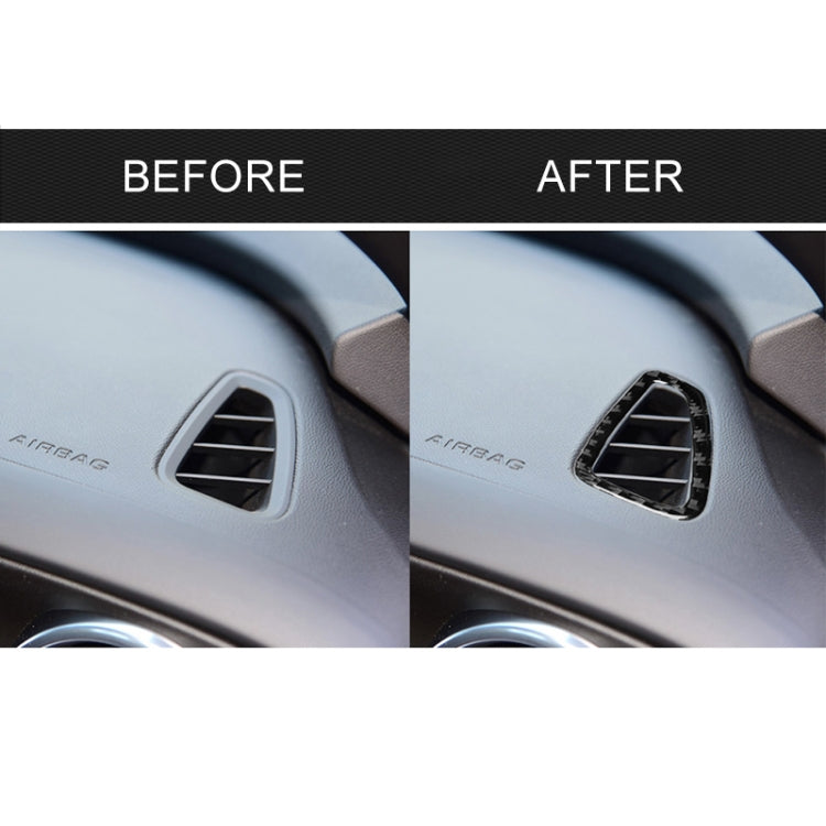 Dashboard air vent fitted with black carbon-fiber trim border