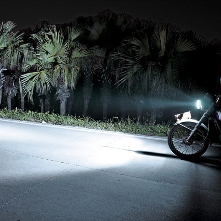 Motorcycle equipped with bicolor H4 projector headlight emitting bright white beam