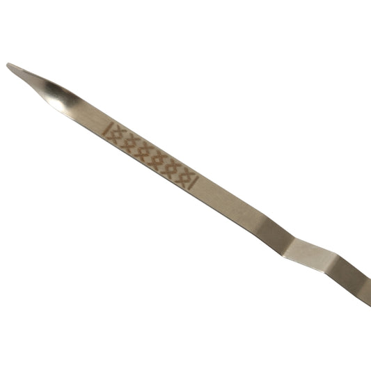 Engine oil dipstick tip with metal probe and patterned shaft