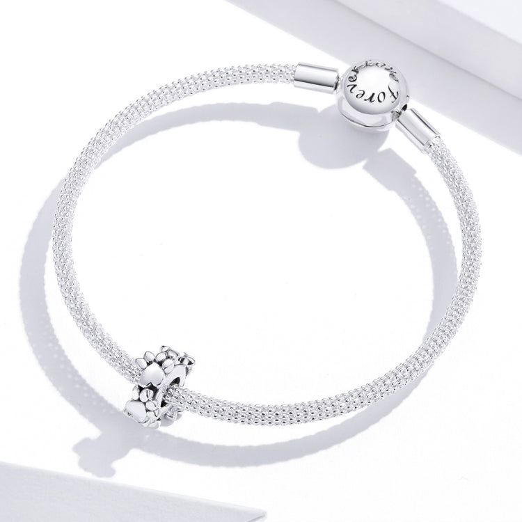 Sterling silver beaded bracelet with heart-shaped charm bead and round clasp