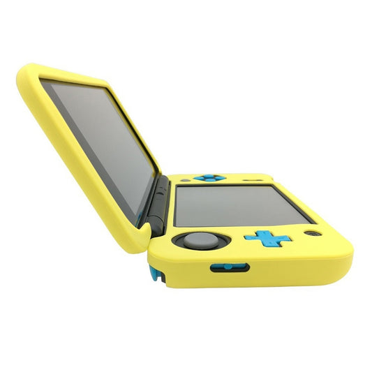 Yellow silicone protective case for NEW 2DSLL, fitted on the handheld.