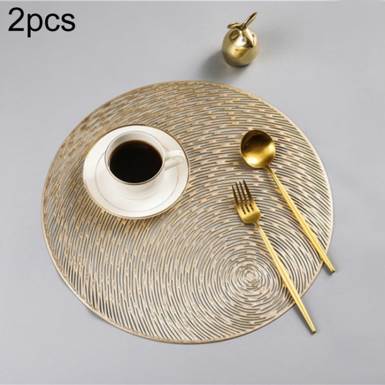 Set of 2 round gold PVC placemats with spiral texture, for cups and cutlery.