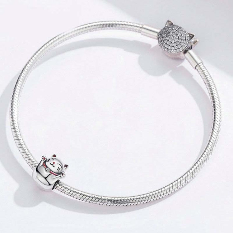 Snake chain bracelet with 925 sterling silver Maneki Neko cat charm and heart clasp