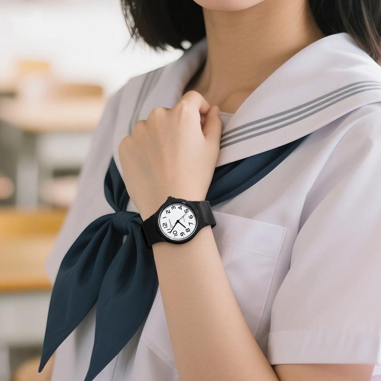 MINGRUI kids analog watch on wrist, black dial and strap, quartz movement