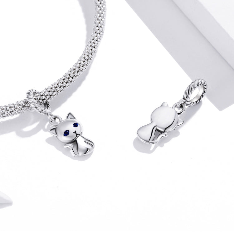 Sterling silver chain with cat charms and twisted bail links, blue-eyed front charm