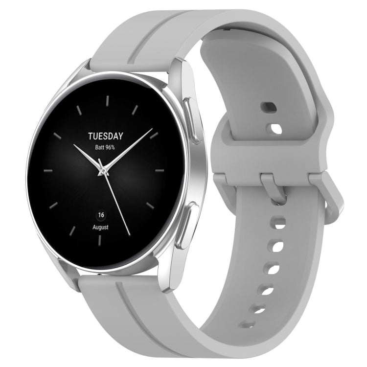 Silicone watch with groove band in light grey, black dial with day text and hands