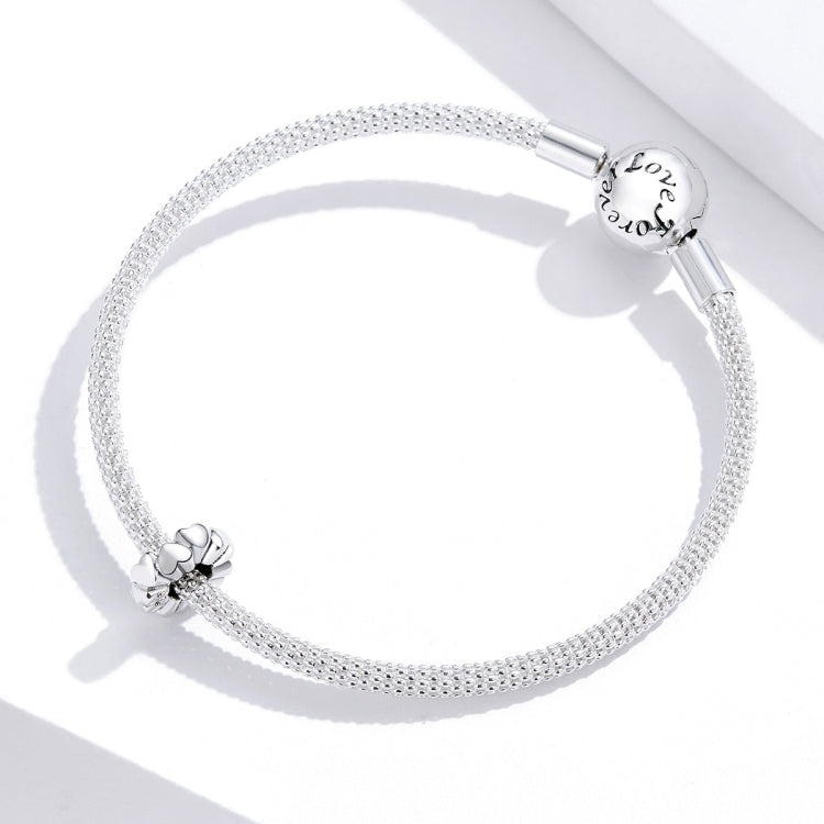 Silver chain bracelet with small heart charm bead and heart-to-heart link design