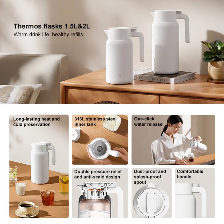 White thermos flask set with two sizes and matching lids