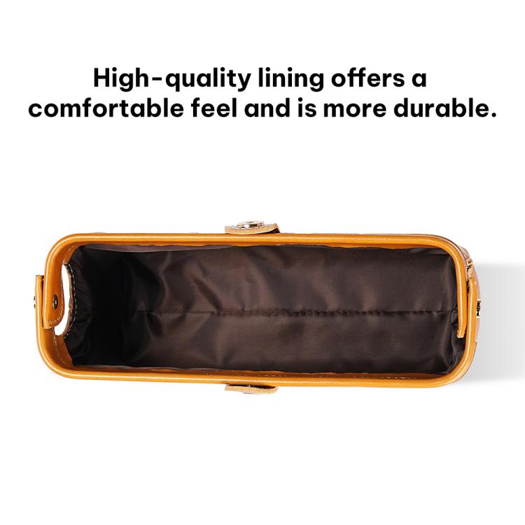 Oil-waxed leather toiletry bag interior with black lining and zipper opening