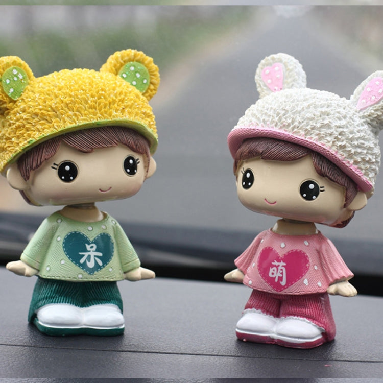 Resin cartoon couple ornament: boy in green outfit and girl in pink dress, bear hats