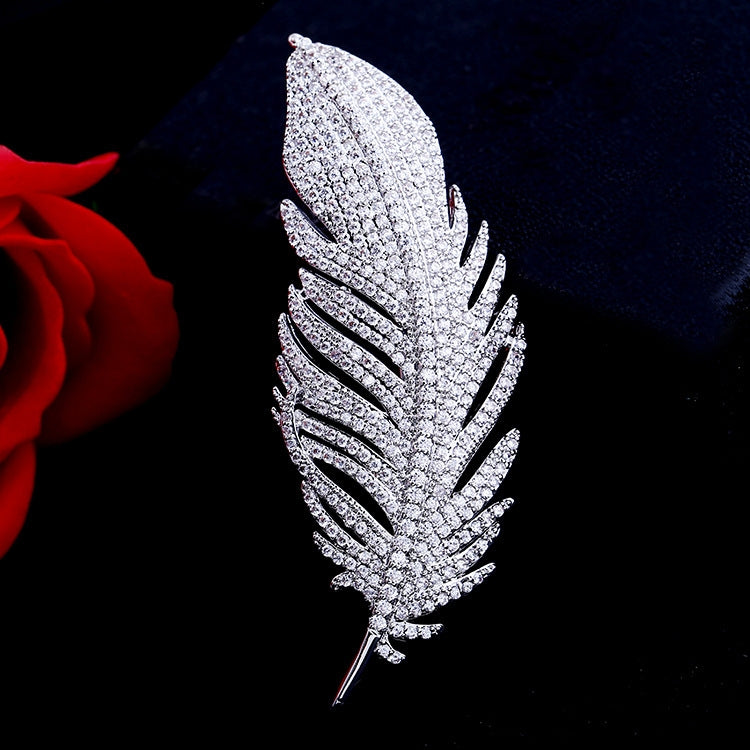 Feather-shaped rhinestone brooch with long stem pin