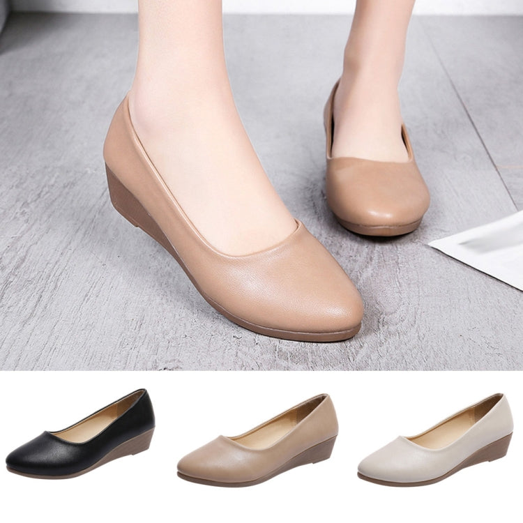 Wedge flats set with round toe in black, beige, and white color options