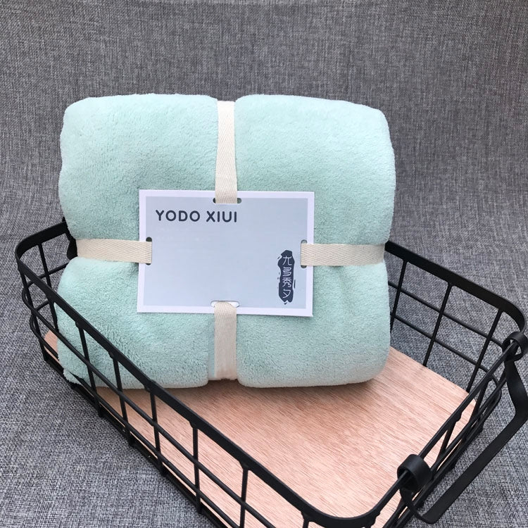 Light green bath towel set, folded plush fleece with wavy edge