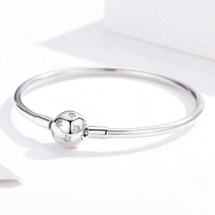 Sterling silver star bead bracelet with star ball centerpiece and bar clasp detail