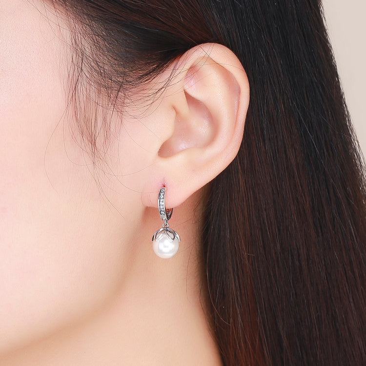 Silver hoop earring with round shell bead drop