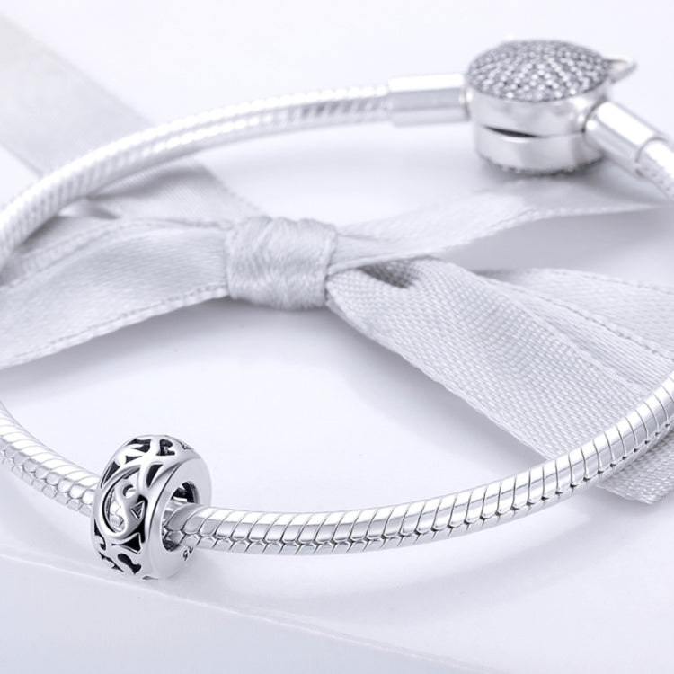 White-knot bracelet with two heart-shaped S925 charm beads, curly grass love pattern