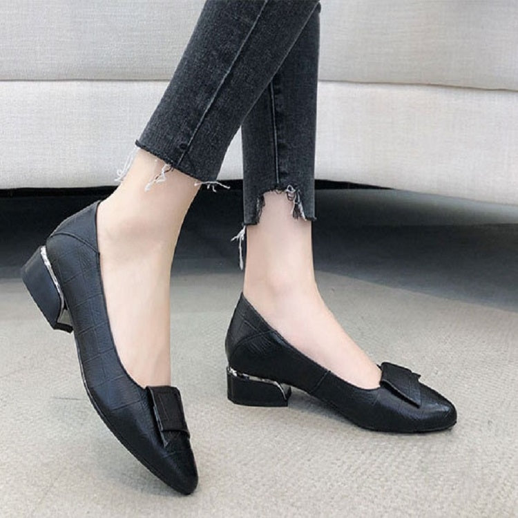 Women’s black cowhide mid-heel shoes with side stitching and block heel