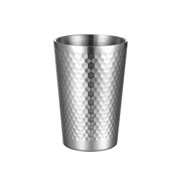 Silver hammered stainless mug with vertical bead line, smooth round rim