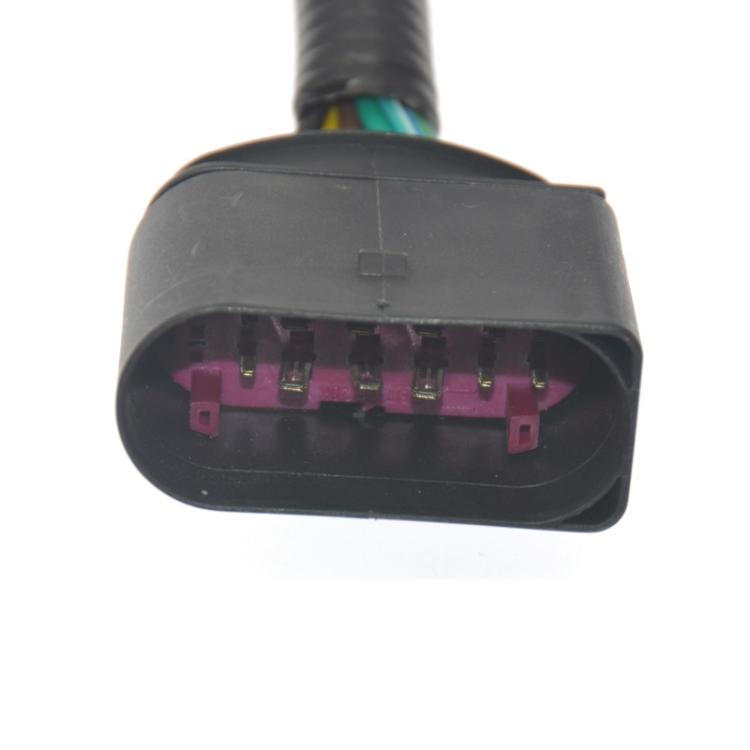 HID headlight wiring harness connector with exposed pin terminal in black housing