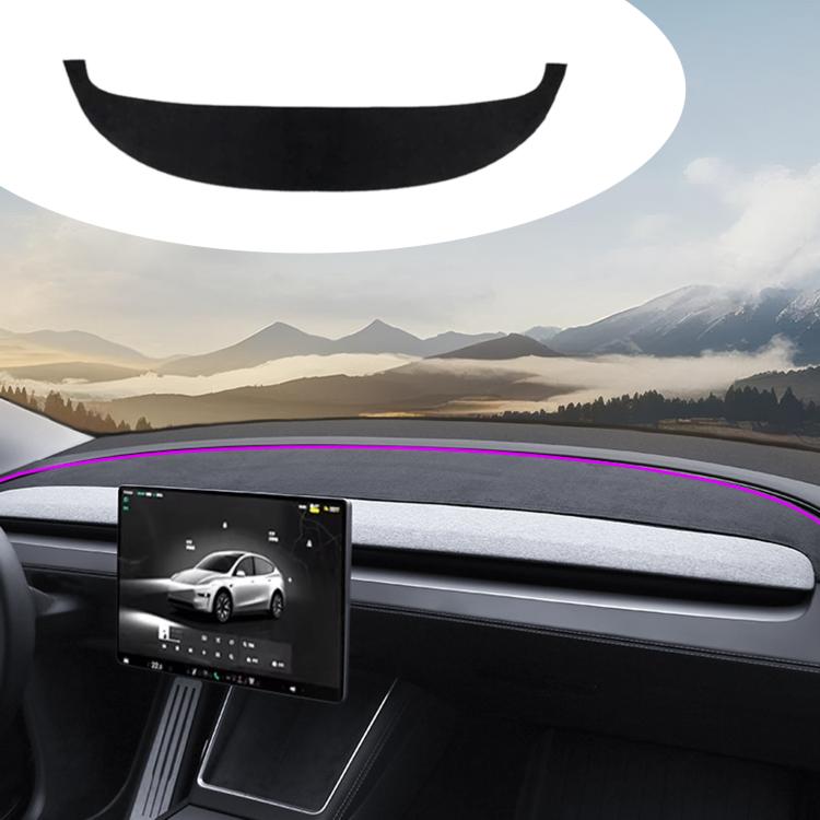 Dashboard lightproof mat in light gray suede with purple edge trim