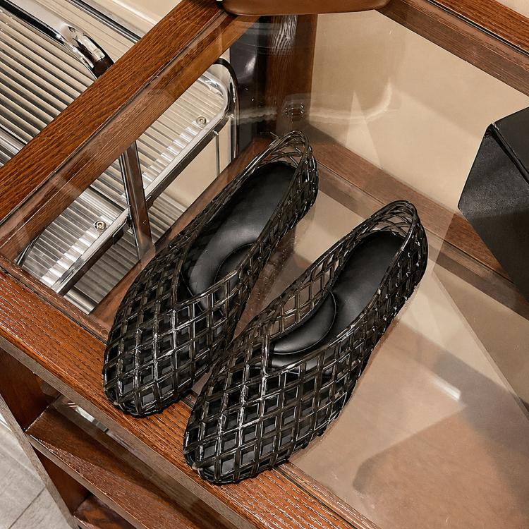 Black jelly crystal toe-cap flat sandals with grid texture and hollow upper