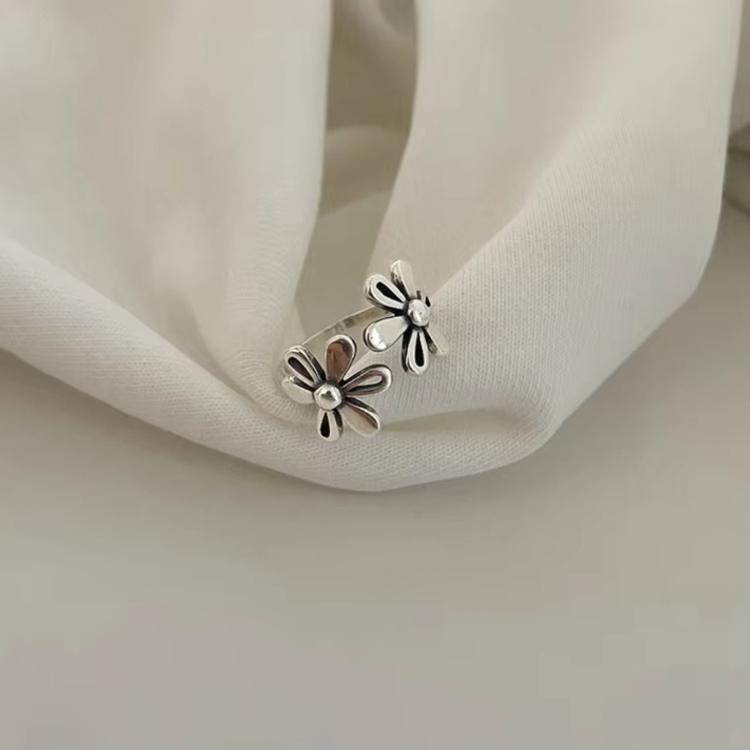 Sterling silver daisy open ring with overlapping flower charms