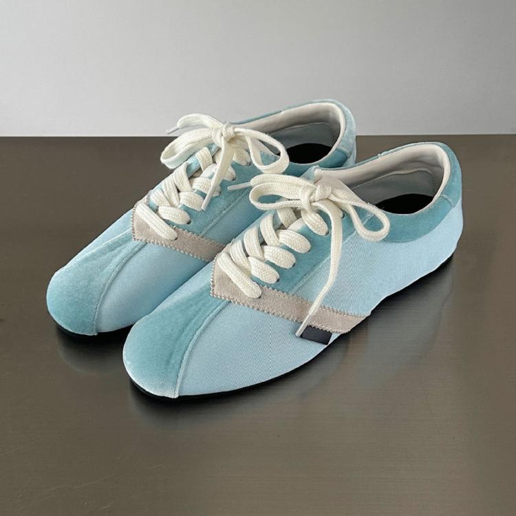 Blue fabric lace-up sneakers with white laces and beige side stripe, flat sole
