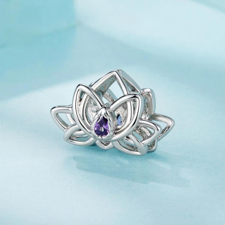 Lotus beaded bracelet with silver-toned links and purple oval gem centerpiece